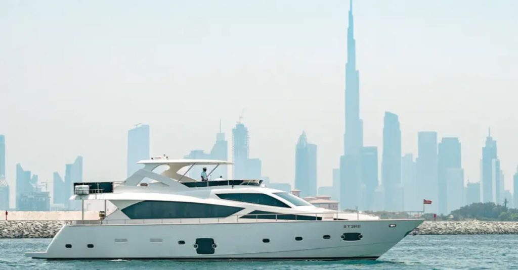 Dubai Canal Yacht Tour – 60-Minute Cruise